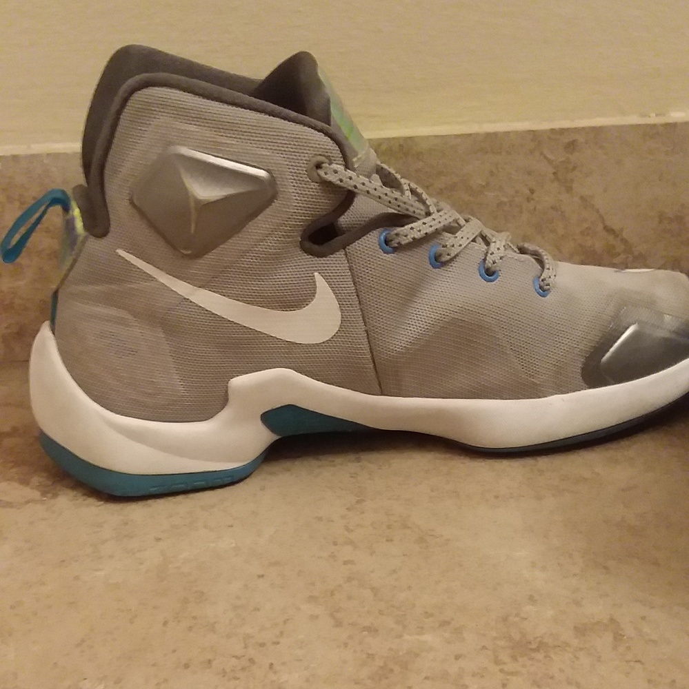 Lebron's - Picture 4 of 4